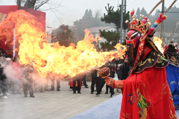 Fire_Spitting_Sichuan_Opera_Sparks_Neijiang_s_Tourism___Spending_Boom