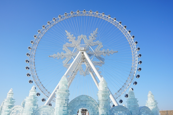 Harbin_Debuts_World_s_Largest_Ice___Snow_Theme_Park video poster