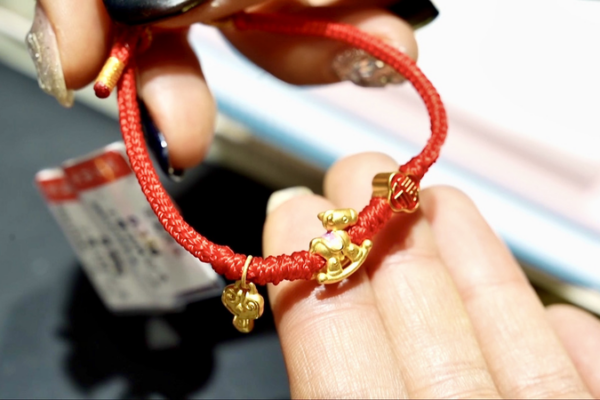 Horse_Themed_Jewelry_Gallops_in_Taiyuan_Ahead_of_Year_of_the_Horse video poster