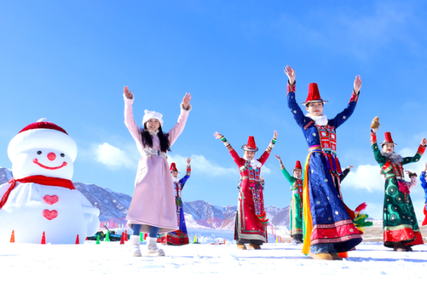 Ice_and_Snow_Festival_at_Qilian_Mountains_Draws_Huge_Crowds