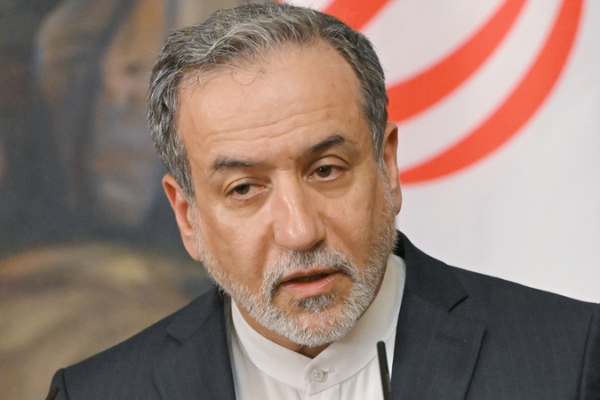 Iranian_FM_Fires_Back_at_Trump_Threat_Amid_Rial_Fueled_Protests