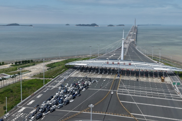 Hong Kong-Zhuhai-Macao Bridge Hits 100M Trips & Revolutionizes Travel 🚗🌉
