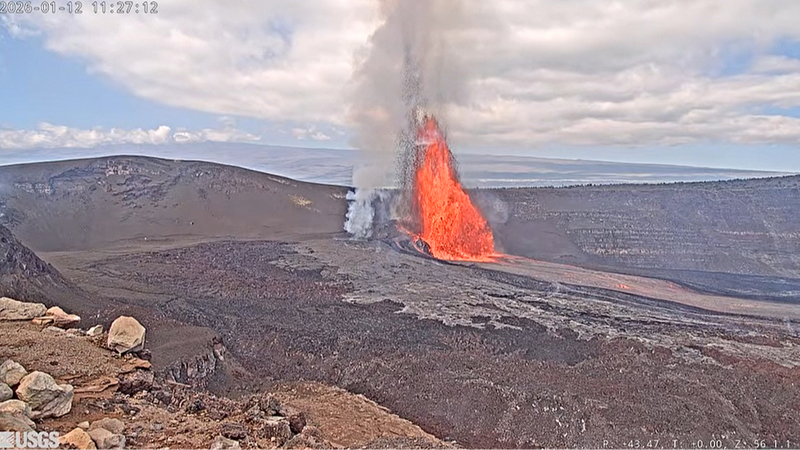 Kilauea_Erupts__Lava_Jets_Soar_460m_in_Spectacular_Display