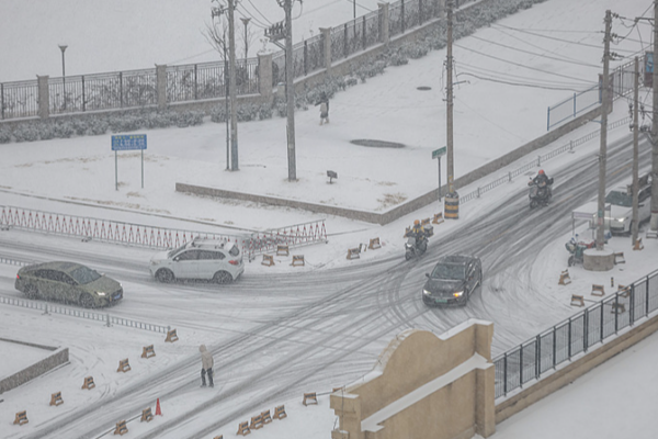 How High-Tech Tools Keep Traffic Rolling in China’s Snowstorms