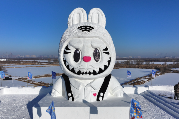Labubu_Snow_Sculpture_Joins_Giant_Snowman_at_Harbin_Music_Park