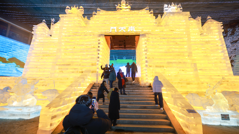 Monkey_King_Magic_at_Beijing_s_Ice_Lantern_Festival