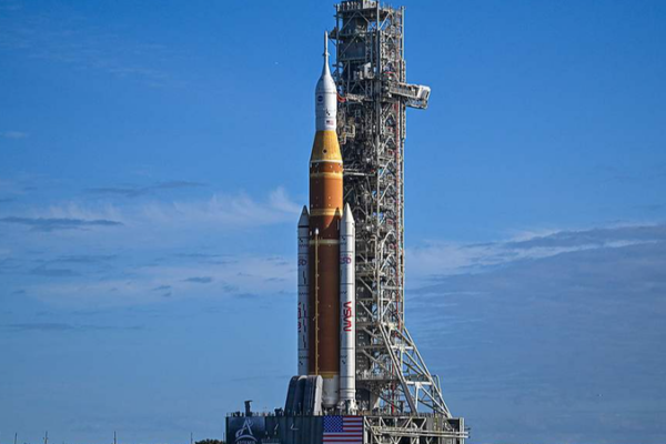 NASA_rolls_out_SLS_rocket_to_Launch_Pad_39B_for_Artemis_2_crewed_mission