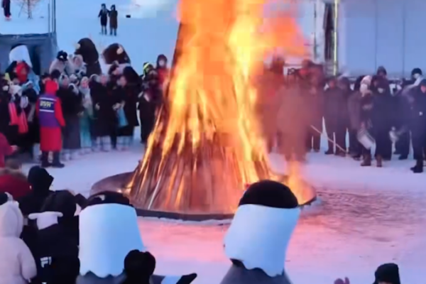 Snow & Folk Fun: Hebei's Ice & Snow Carnival Kicks Off! 🎉❄️ video poster