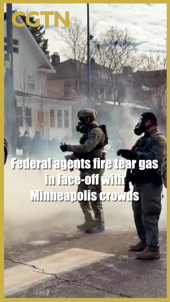 Tear_Gas_Flies_as_Minneapolis_Protests_Erupt_Over_ICE_Killing video poster