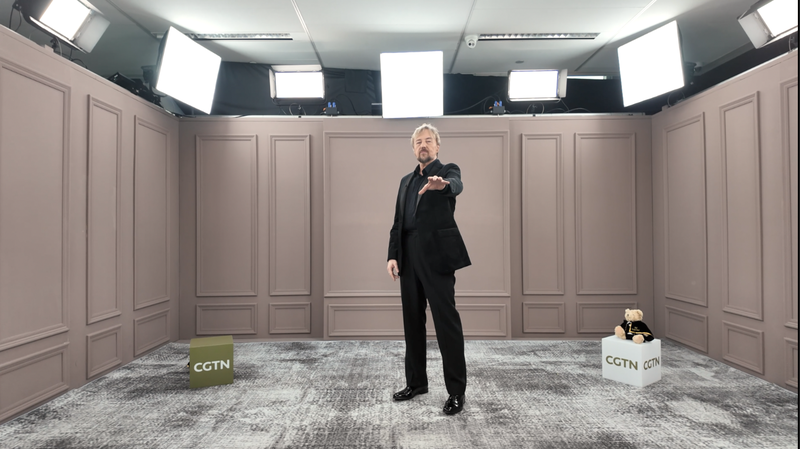 The_Phantom_Unmasked__John_Owen_Jones_Captivates_with_Voice_Alone video poster