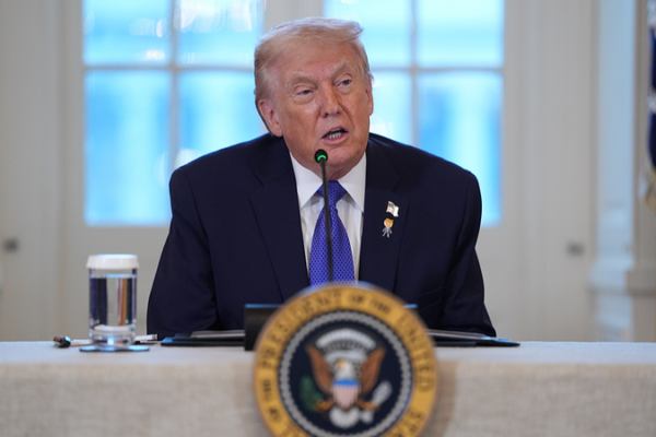 Trump_Weighs_Military_Strikes_on_Iran_as_Tensions_Surge