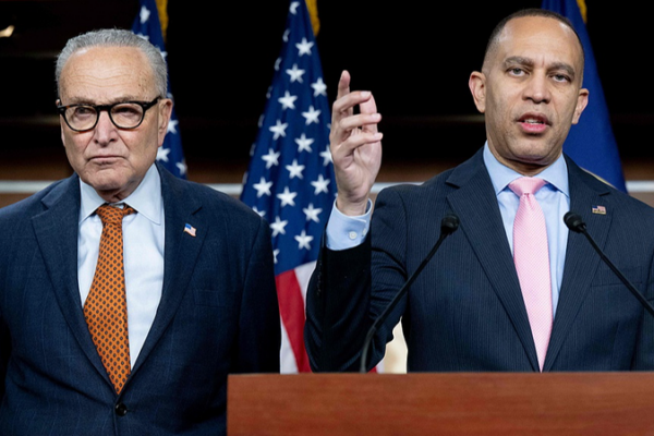 US_Senate_Moves_to_Curb_Trump_s_Military_Actions_in_Venezuela