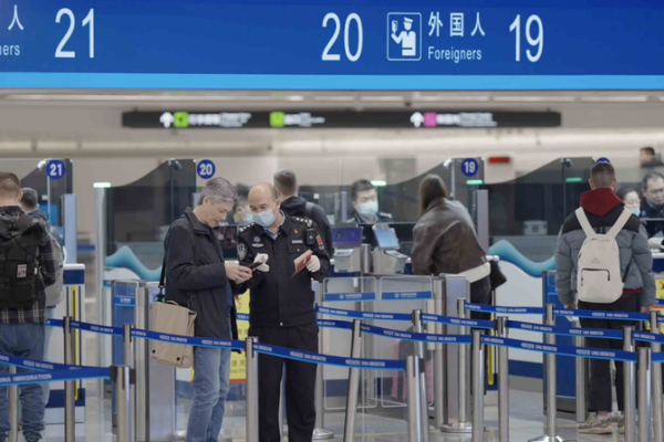 Urumqi_Tianshan_Airport_Soars_with_1_1M__Passengers___14K_Flights_in_2025 video poster