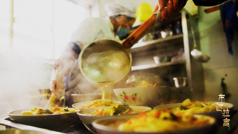 Wake_Up_in_Xizang__Sweet_Tea__Crispy_Bread___Fragrant_Noodles