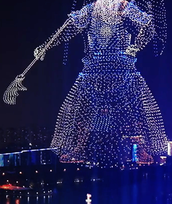 When_Tech_Meets_Tradition__Drones___Robots_Light_Up_Chinese_Opera video poster