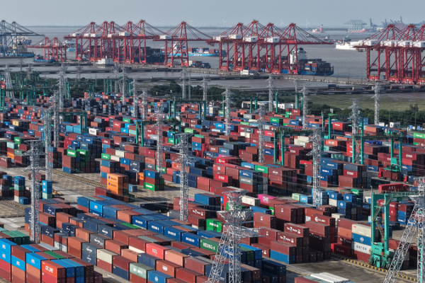 China’s Trade Hits Record in 2025, Private Firms Lead Growth