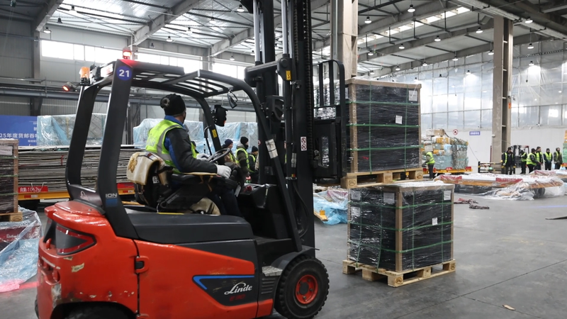 Xinjiang_s_Air_Cargo_Boom__Urumqi_Airport_Soars_Global_Freight video poster